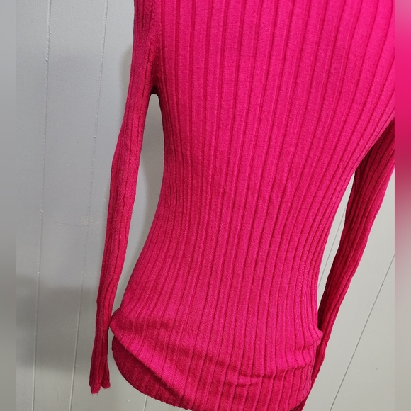 Banana Republic 100% Merino Wool Dark Pink Sweater - Picture 8 of 10